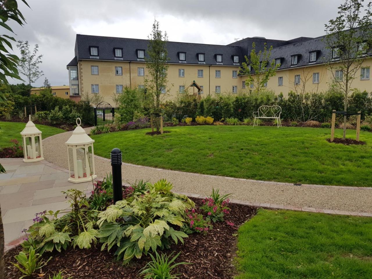 Cavan Crystal Hotel Exterior foto